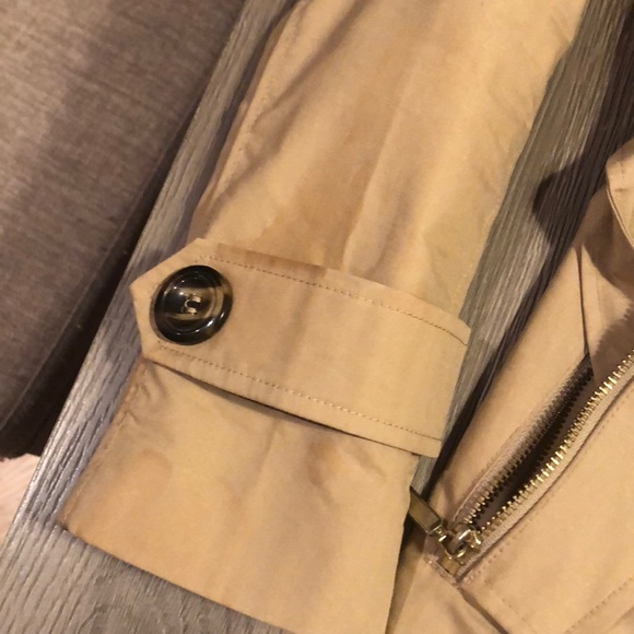 Beige trench coat - Picture 5 of 8